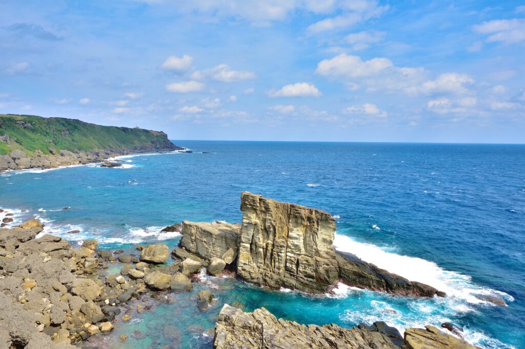 与那国島の絶景スポットの一つ軍艦岩