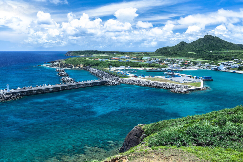 与那国島の海でダイビングなど自然を満喫する