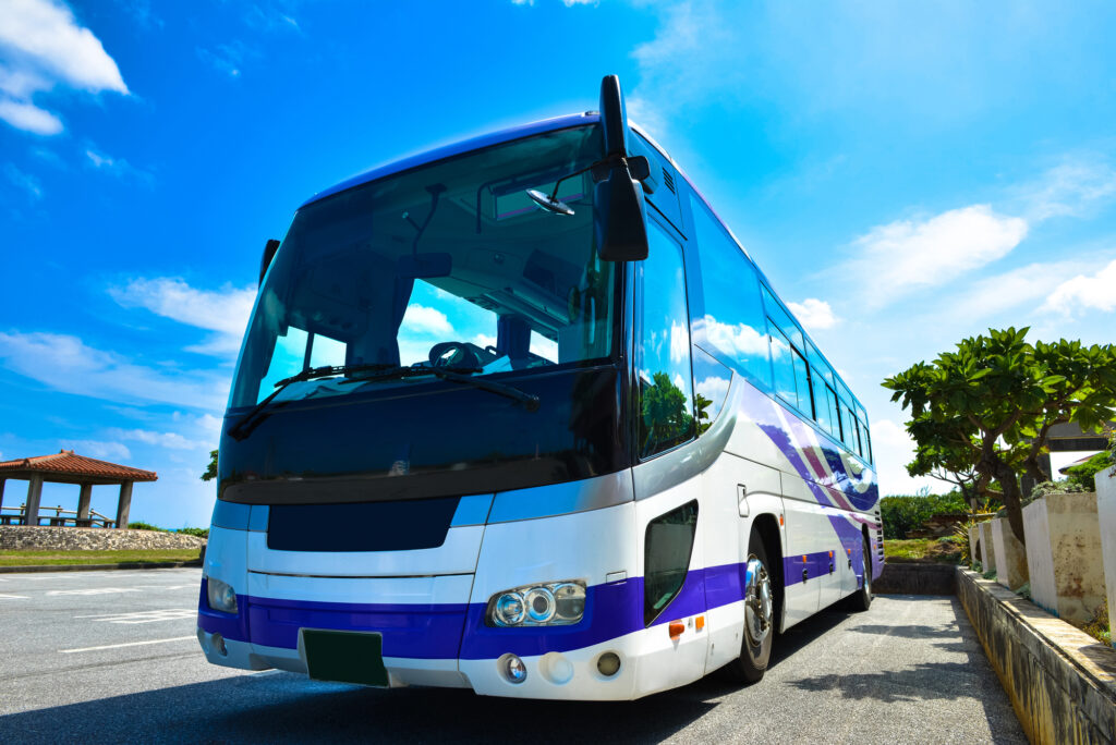 沖縄の観光バス