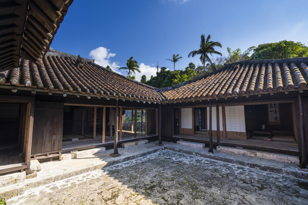 戦前の沖縄の住居建築の特色を備えた住宅