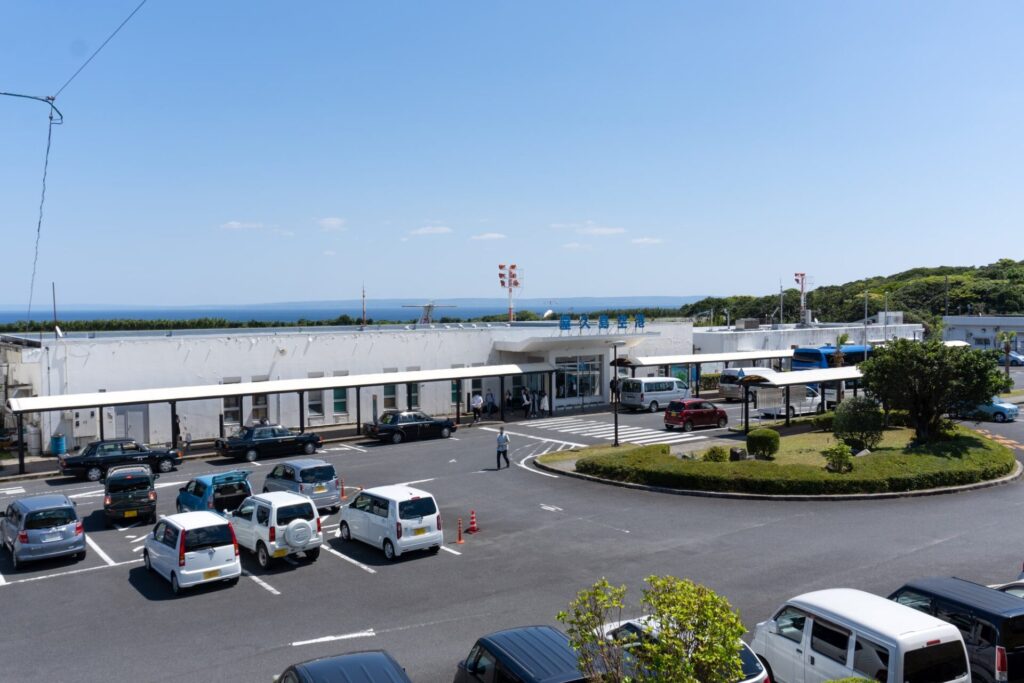 屋久島空港の駐車場