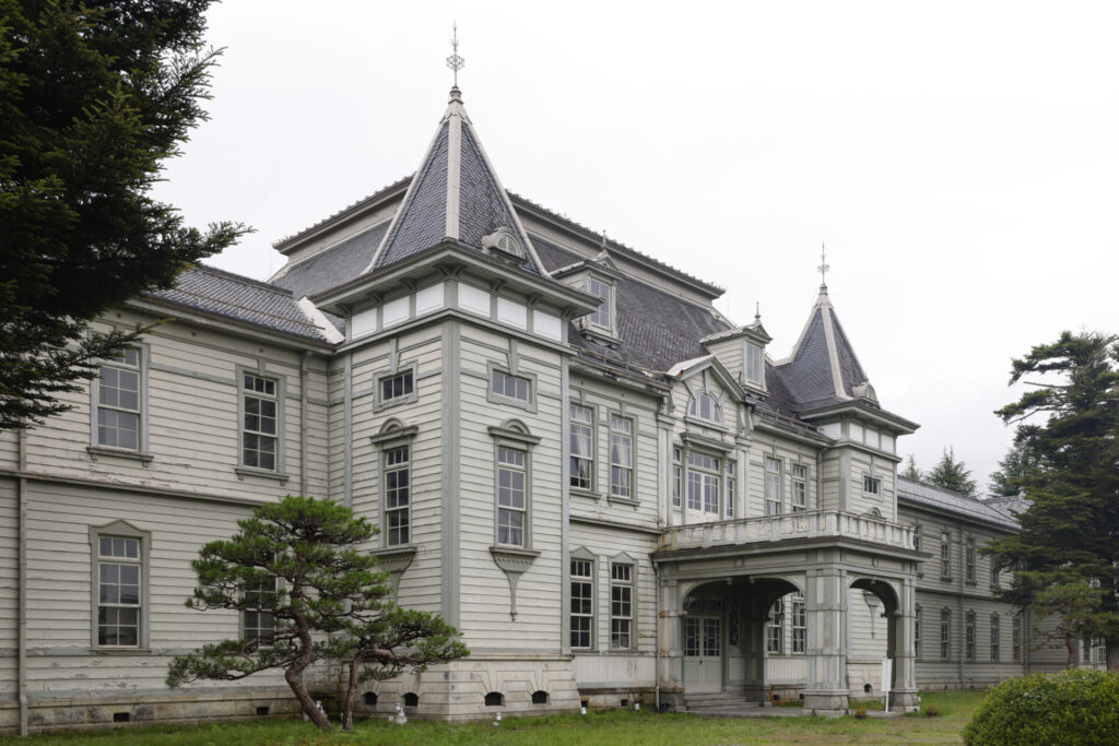 夜: 旧米沢高等工業学校本館の夜景