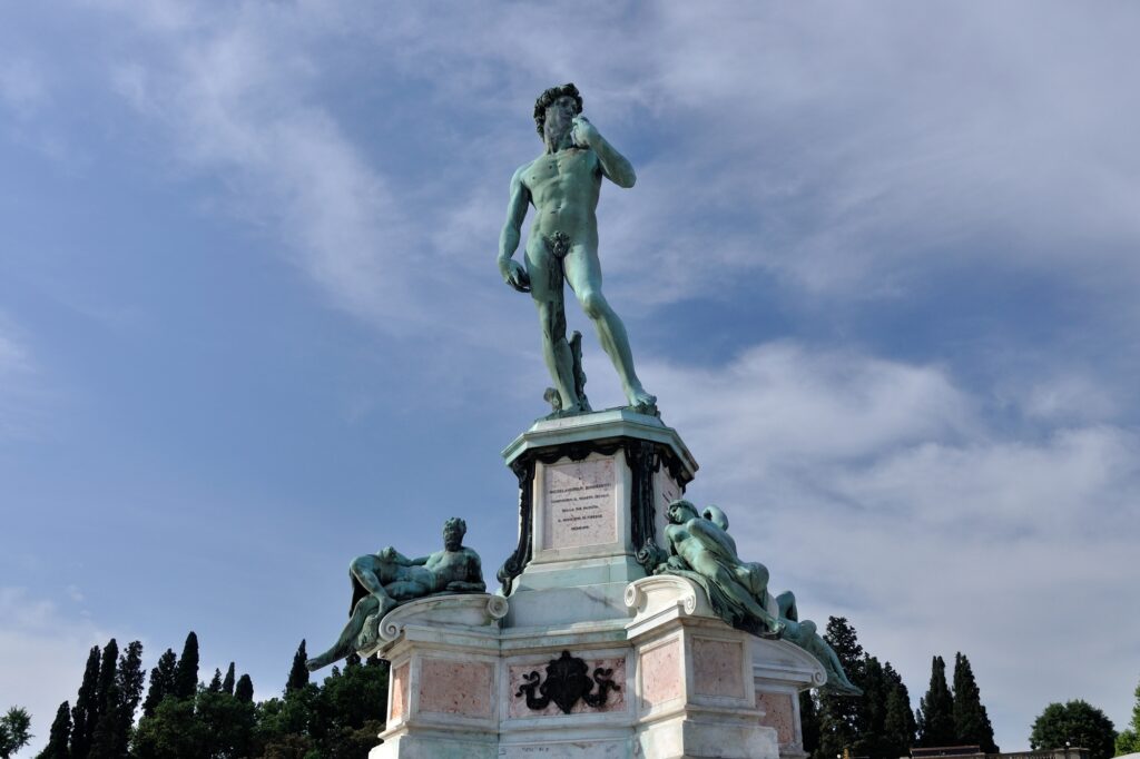 ミケランジェロ広場のダビデ像