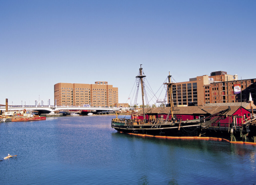 ボストン茶会事件船と博物館