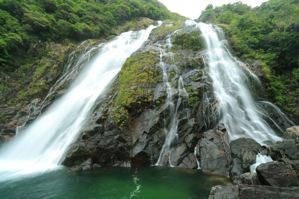  屋久島の人気観光スポット大川の滝