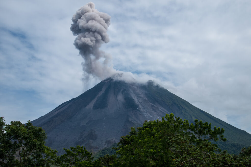 アレナル火山