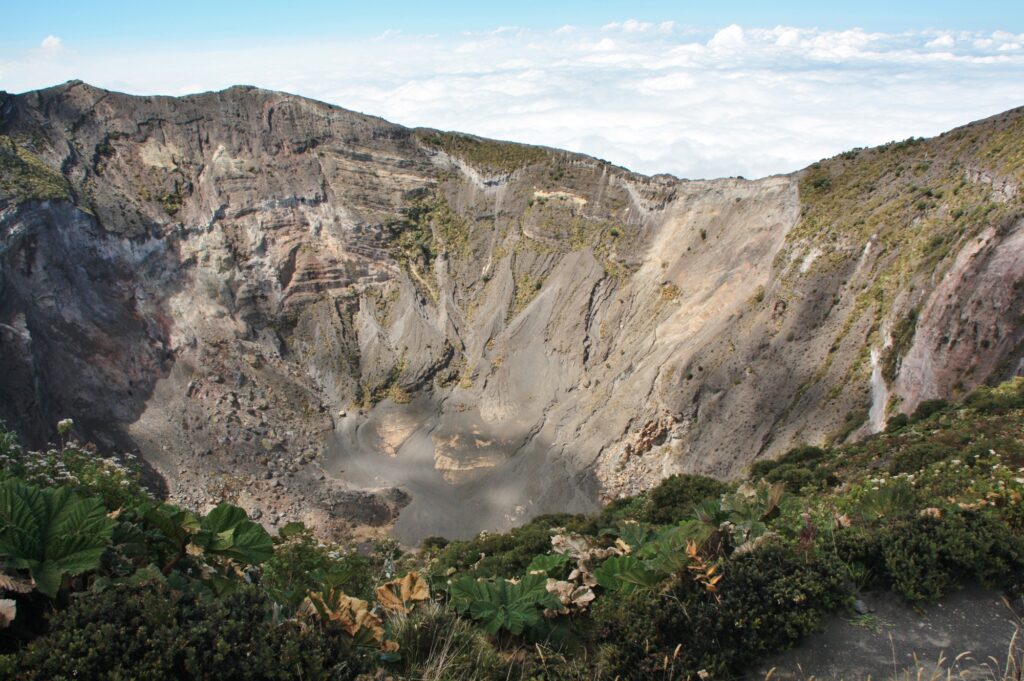 イラス火山