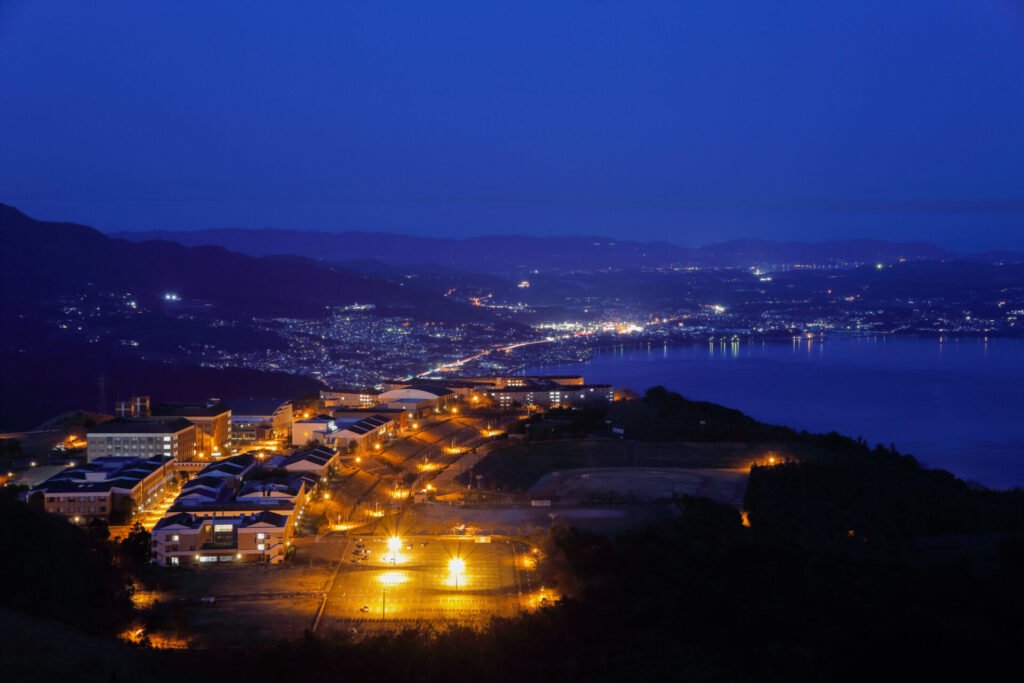 夜: 展望台から別府の絶景夜景・市内を一望