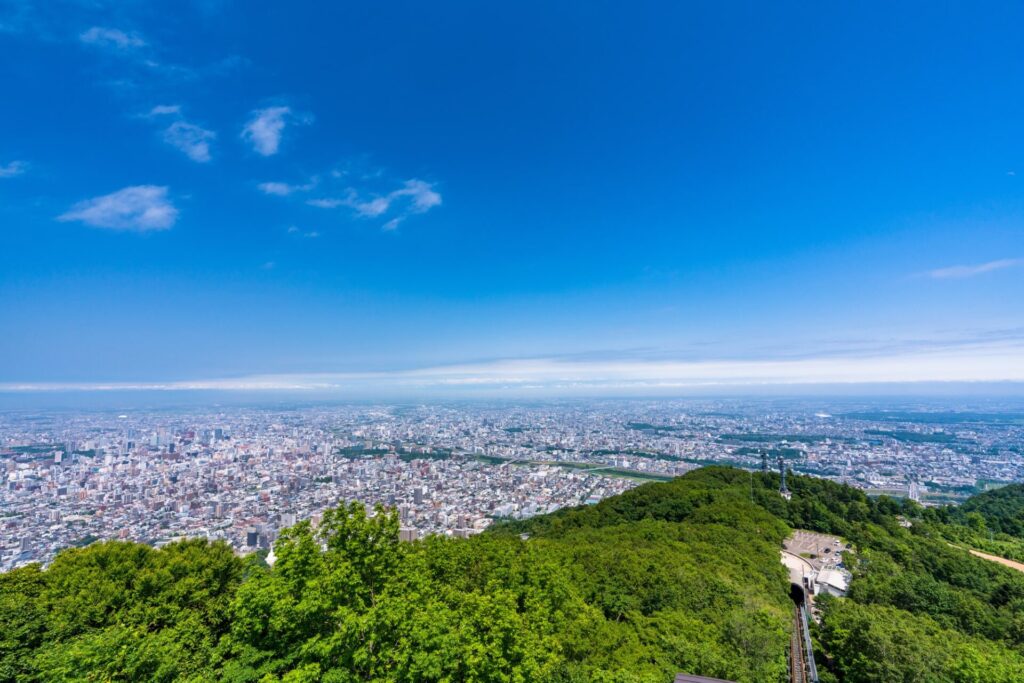 藻岩山から見える札幌市のパノラマ風景