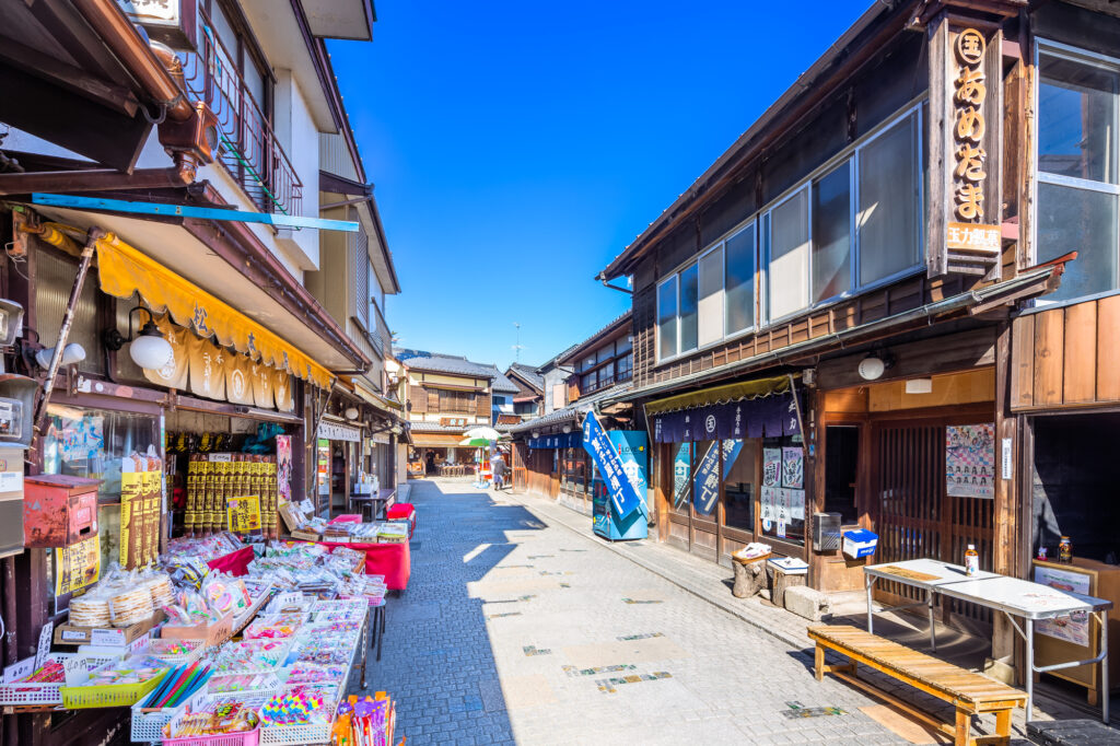 午前: 菓子屋横丁で人気のお店をチェック