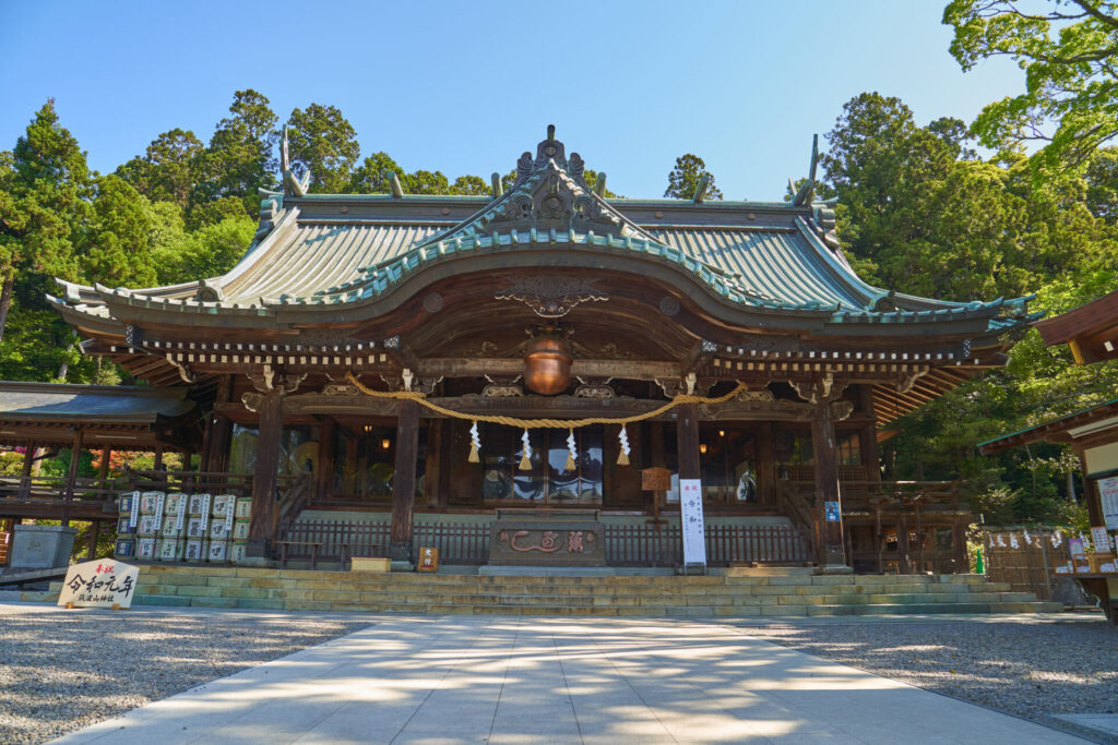 夕方: 筑波山神社で祈りを捧げる