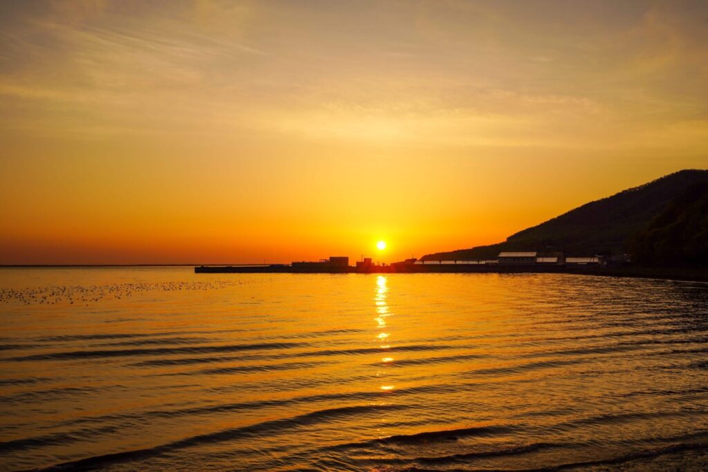 夕日が美しい雄大なサロマ湖