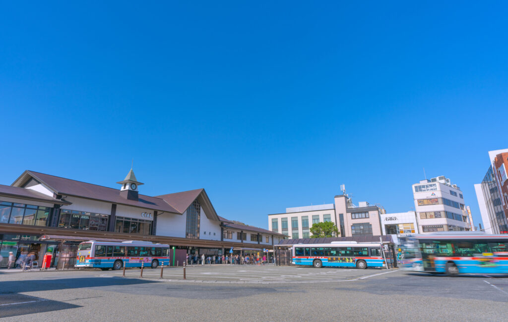 午前: 鎌倉駅で「江ノ電一日乗車券」をゲット!