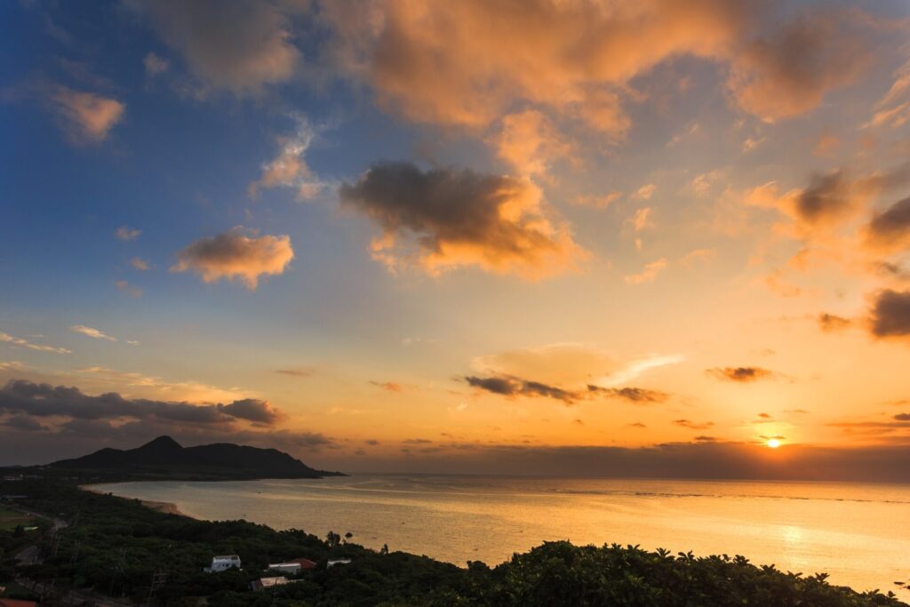 石垣島の玉取崎展望台から望む夕日