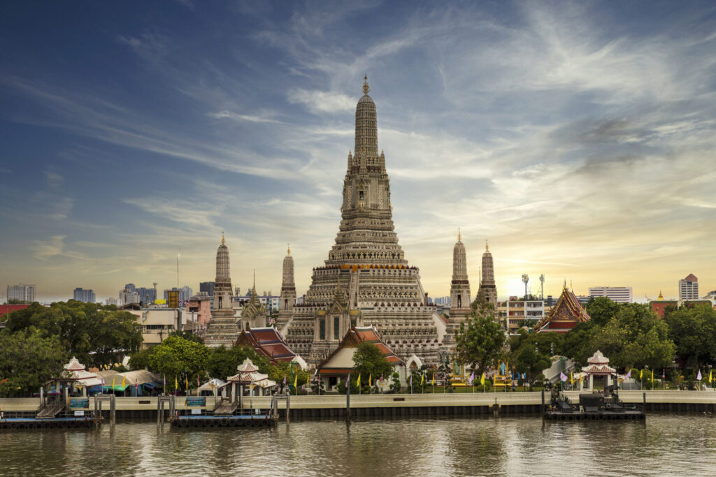 タイの三大寺院の一つワット・アルンは、タイ旅行では外せない場所