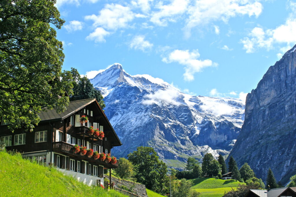 スイス絶景スポットと鉄道の旅！自然と歴史を感じる旅へ | VELTRA旅行 ...