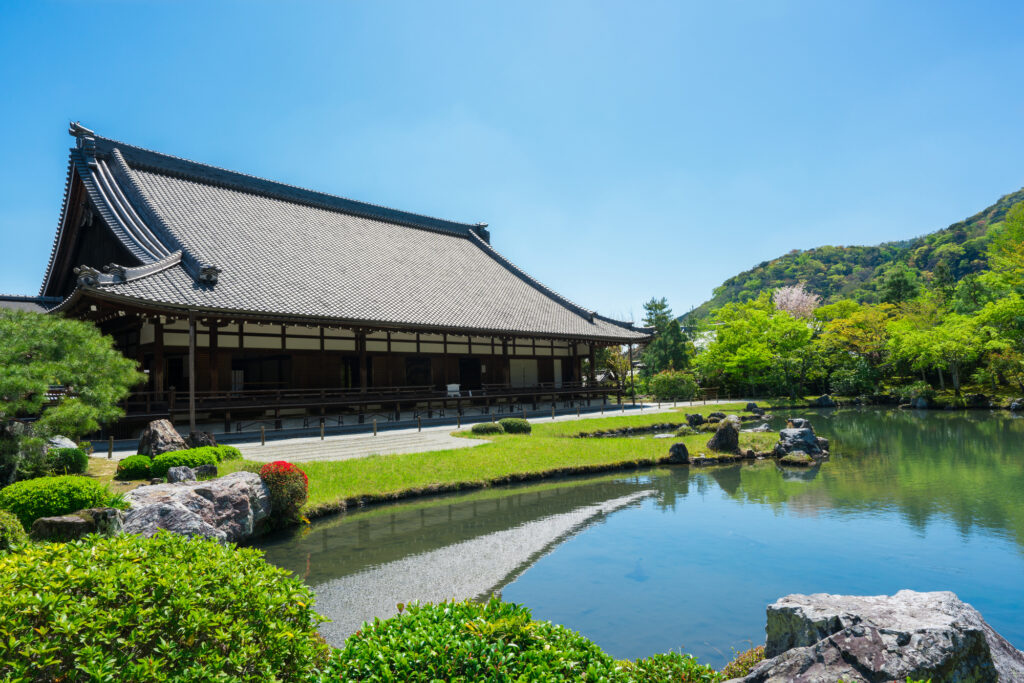 京都天龍寺の大方丈と曹源池庭園