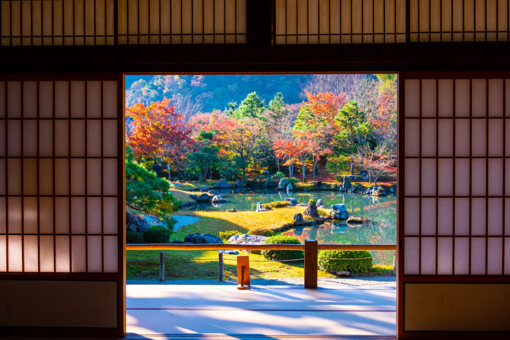 嵐山で古き良き日本庭園の紅葉「天龍寺」