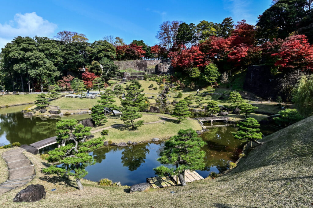 午後: 金沢城公園・玉泉院丸庭園訪問