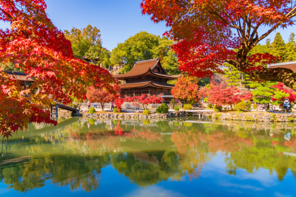 午後: 虎渓山永保寺（こけいざんえいほうじ）で歴史を感じる