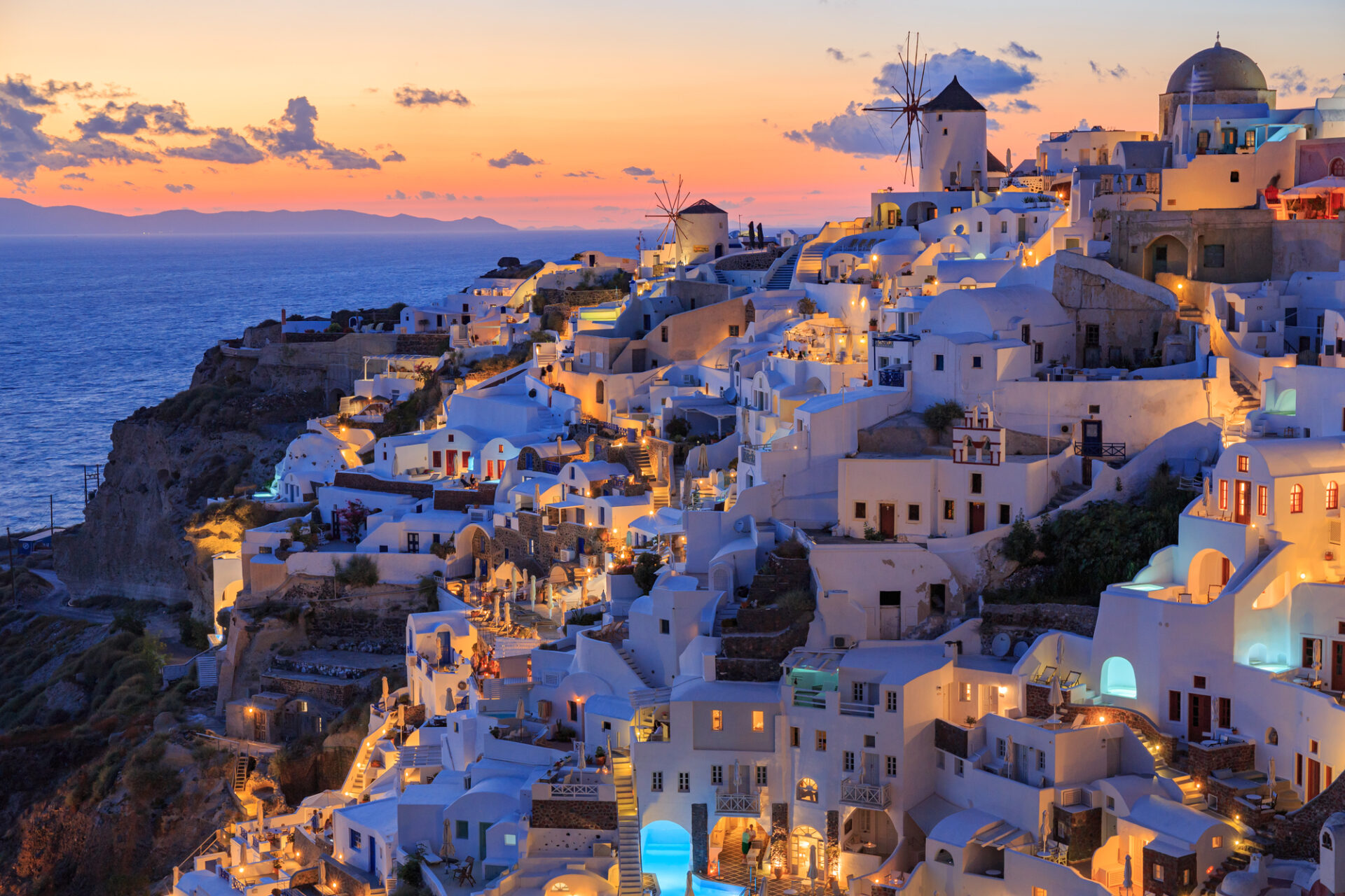 サントリーニ島への行き方」から観光情報まで！ギリシャ旅行を満喫する