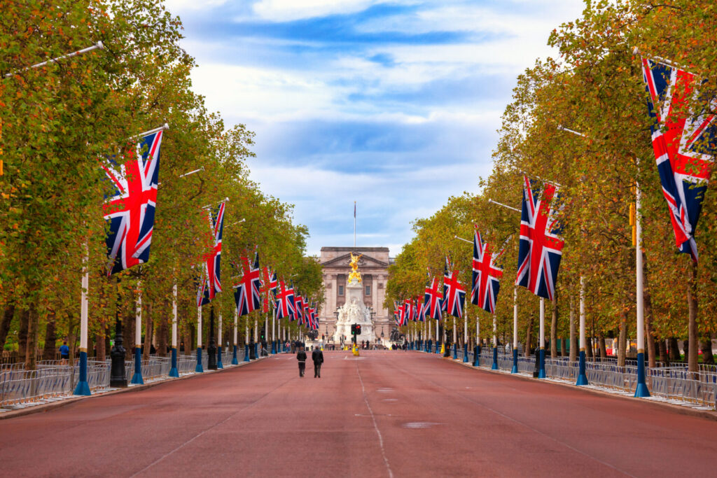 青空とイギリス国旗