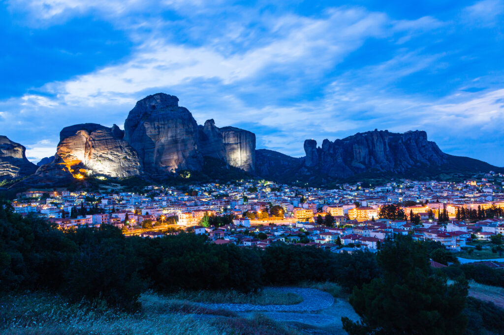 上空から見たきれいなギリシャの夜景