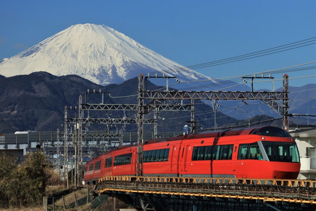 箱根東京間をロマンスカーで