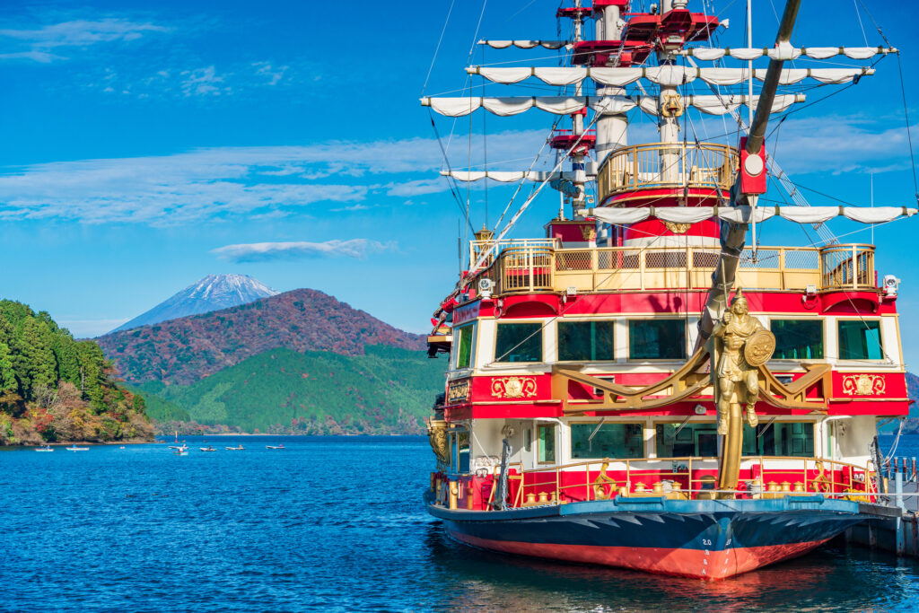 午後: 箱根海賊船で湖上クルーズ