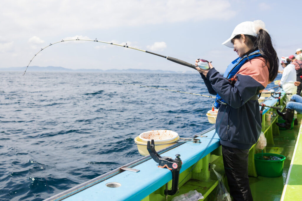 海釣りをする女性