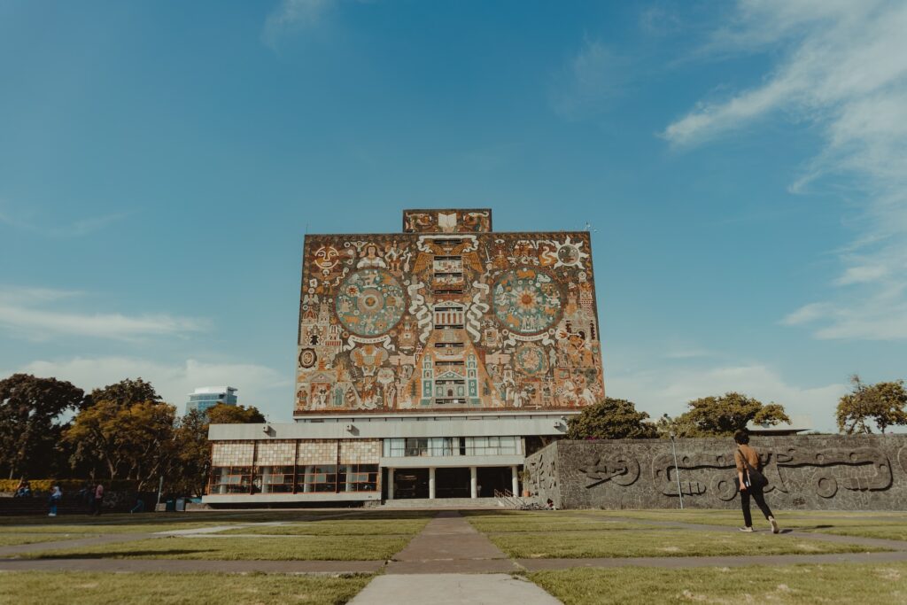 メキシコ国立自治大学 (UNAM) 