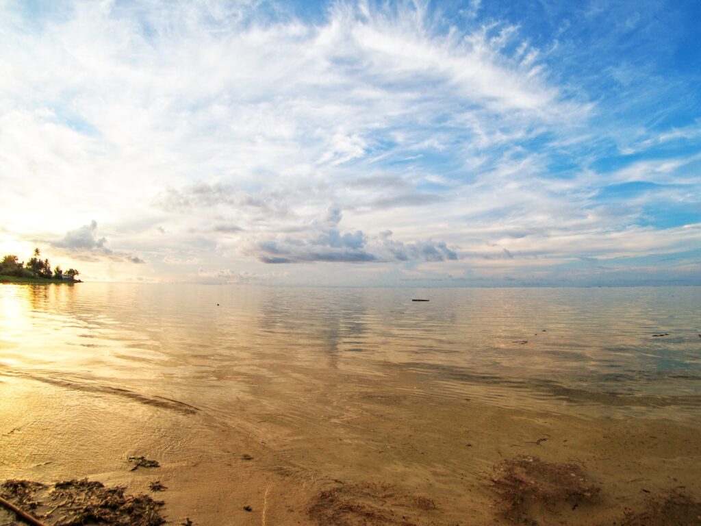 ハガニア湾の海