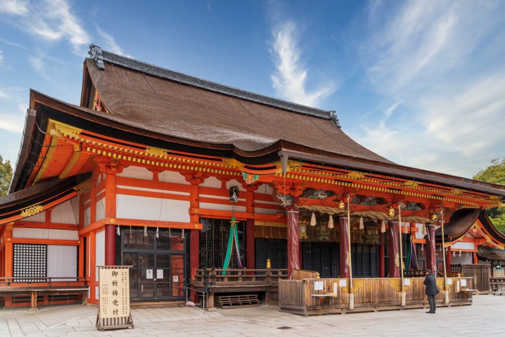 京都で有名な八坂神社の様子