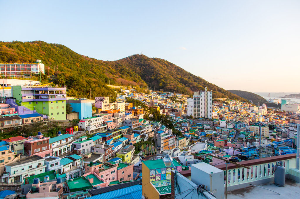 絵画の世界のようにカラフルな釜山の観光スポット