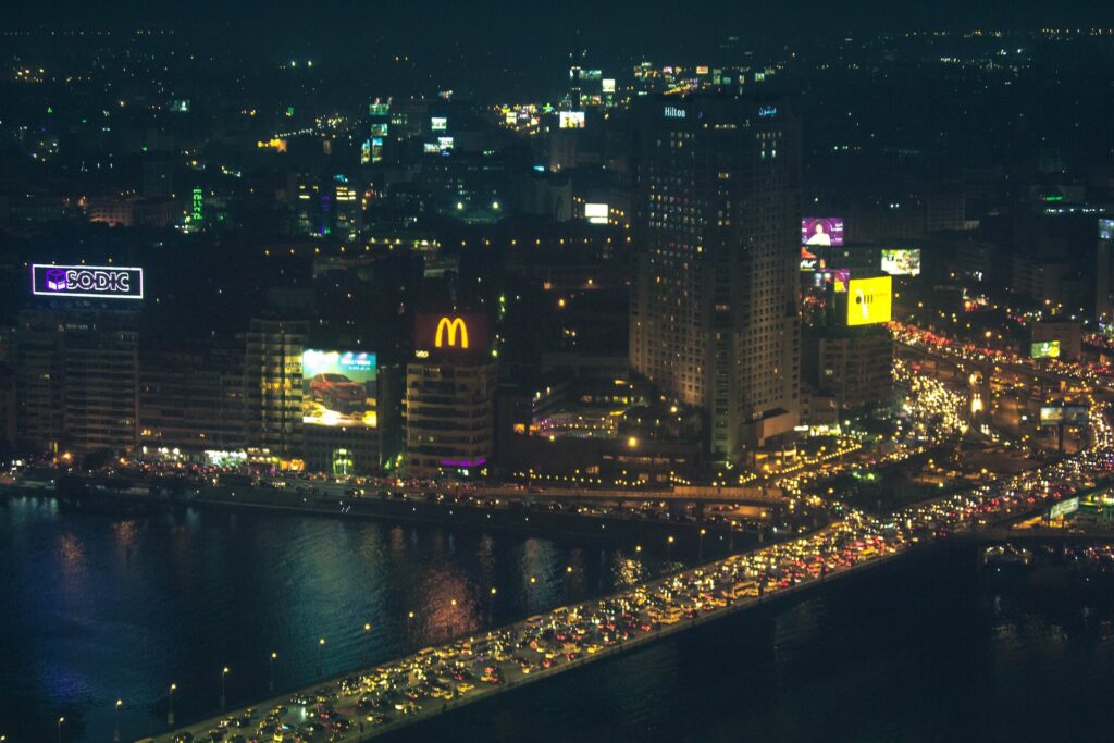 エジプト観光のモデルコースでカイロの夜景を観る