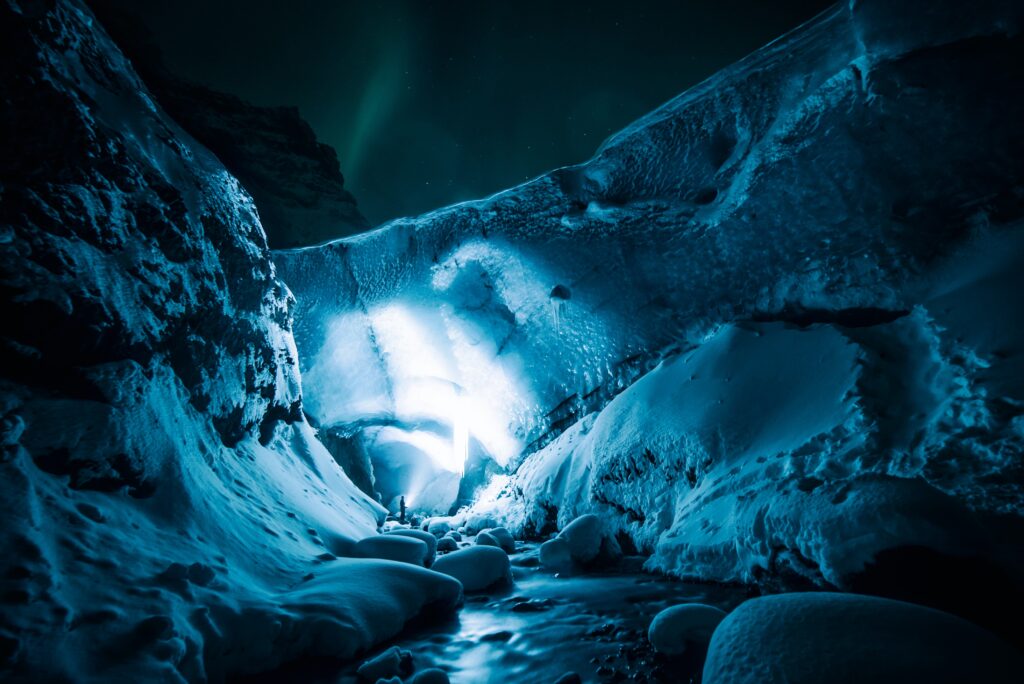 氷の洞窟スーパーブルー