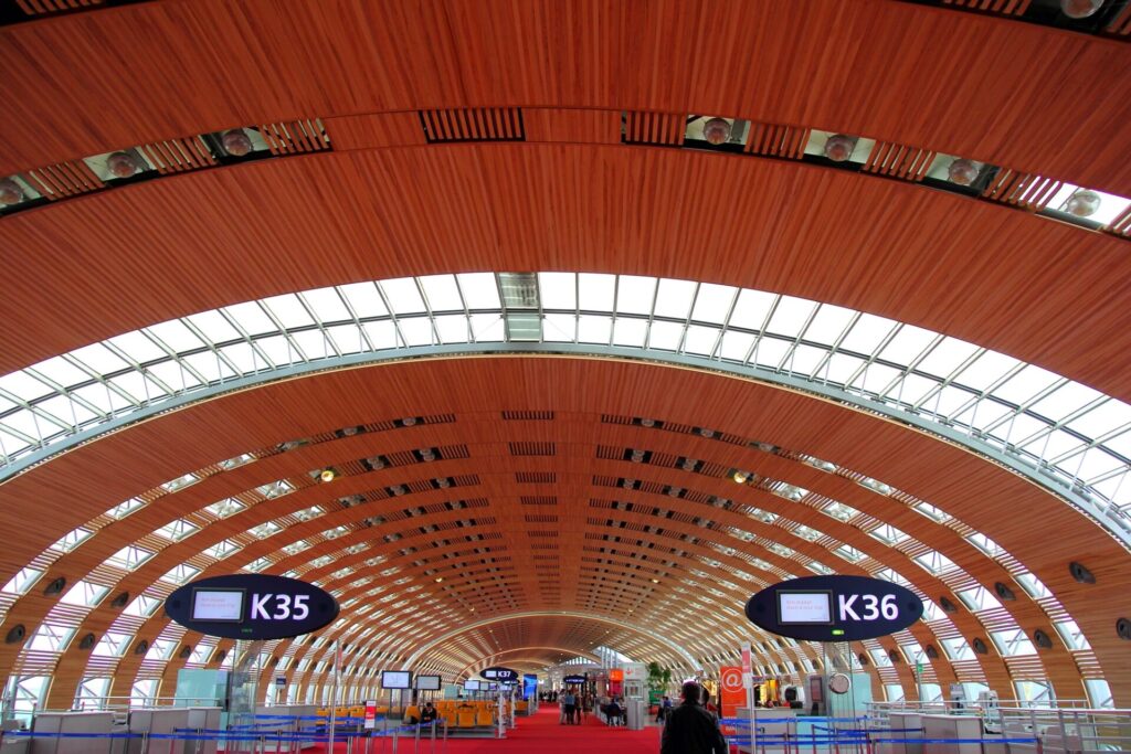 フランス旅行の玄関シャルルドゴール空港館内