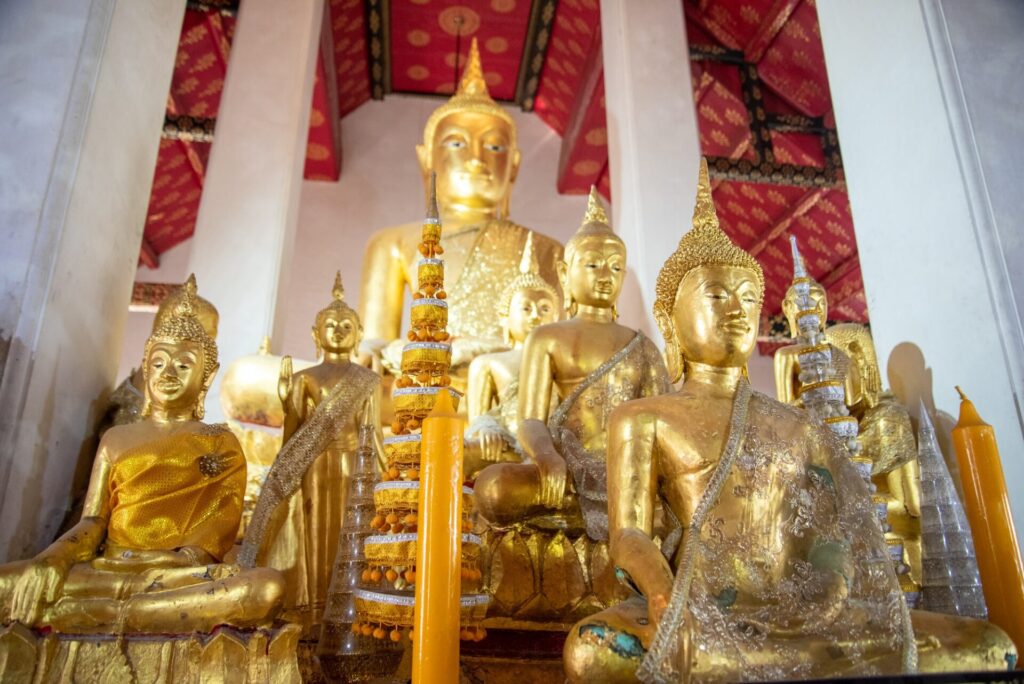 対策KW「バンコクにあるワット・アルンのとても美しい仏像」