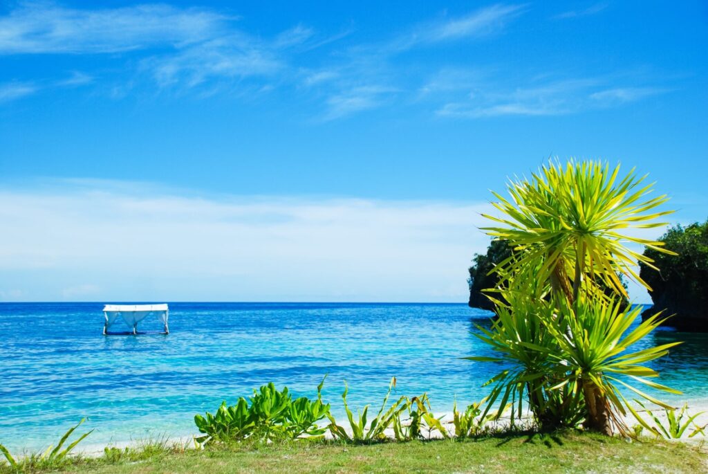 フィリピンのボホール島の青い海