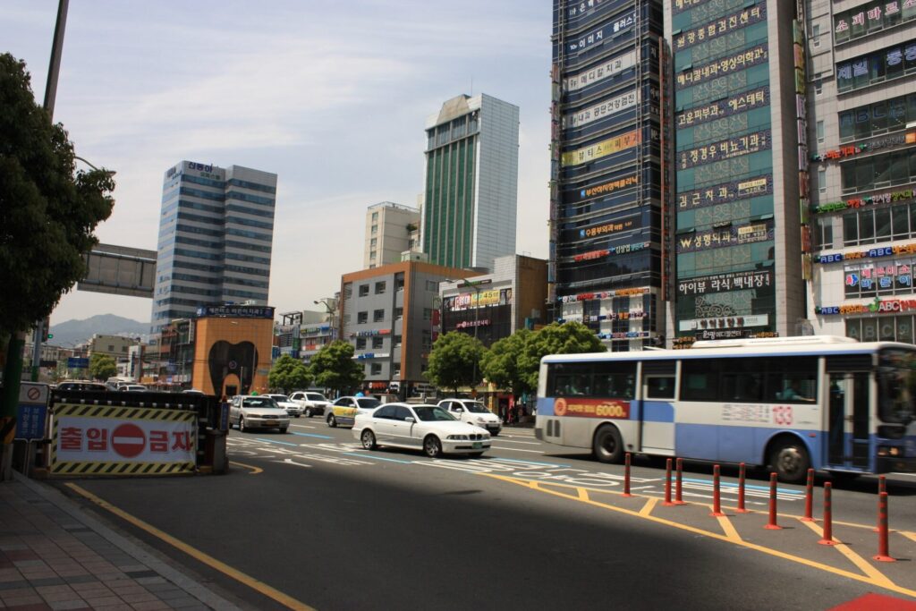 韓国釜山の交通の様子