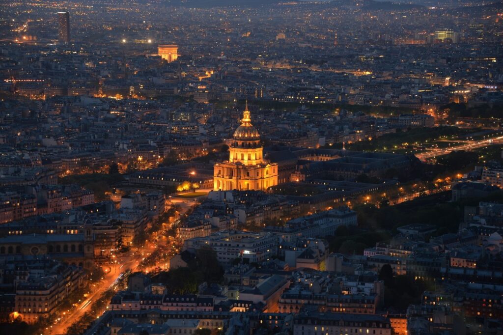 パリのパンテオンの夜景