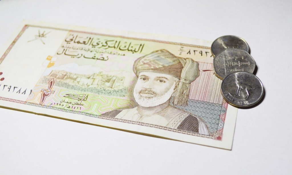 ドバイの紙幣とコイン（ディルハム・AED）