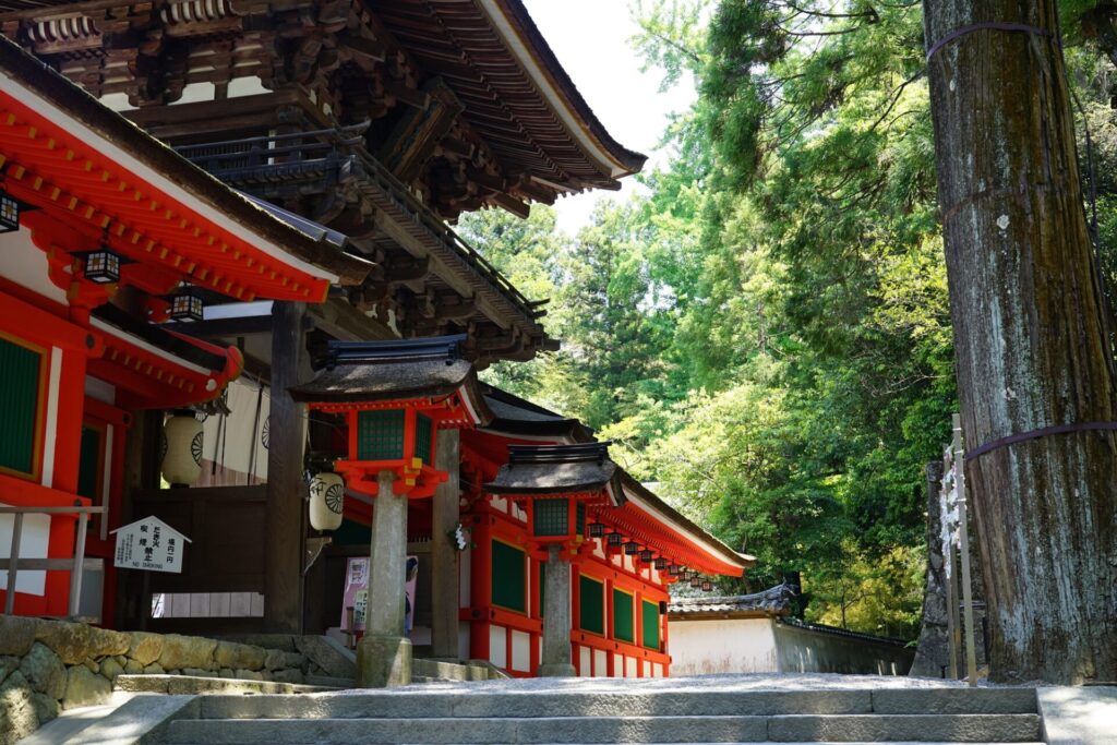 天理観光のモデルコース1日目は石上神社や夜都伎神社へ向かう