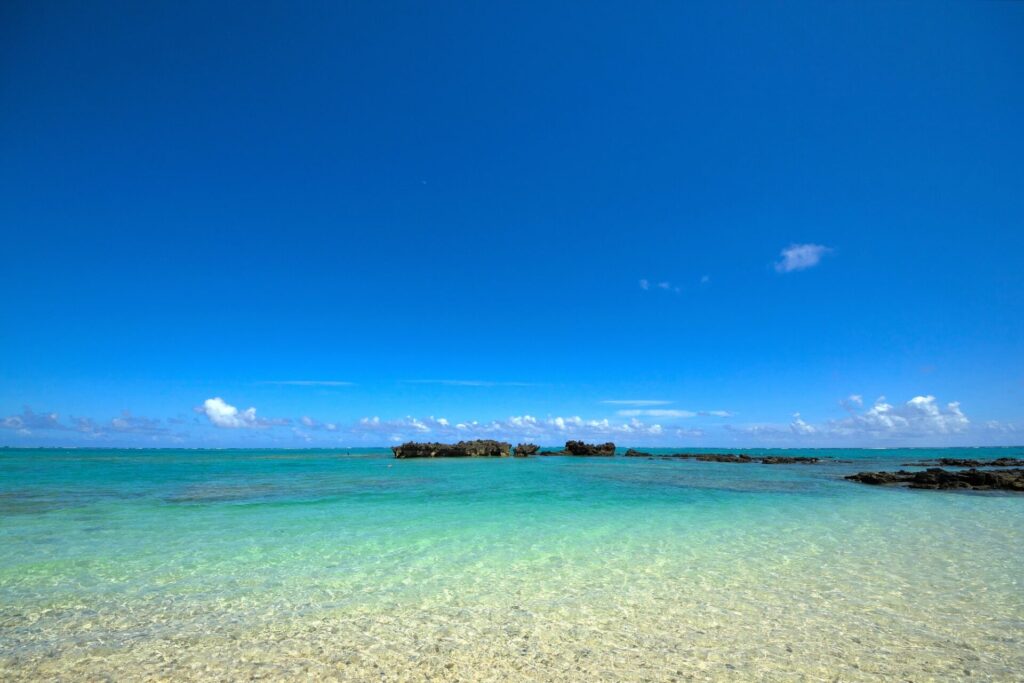 与論島にある赤崎海岸の海