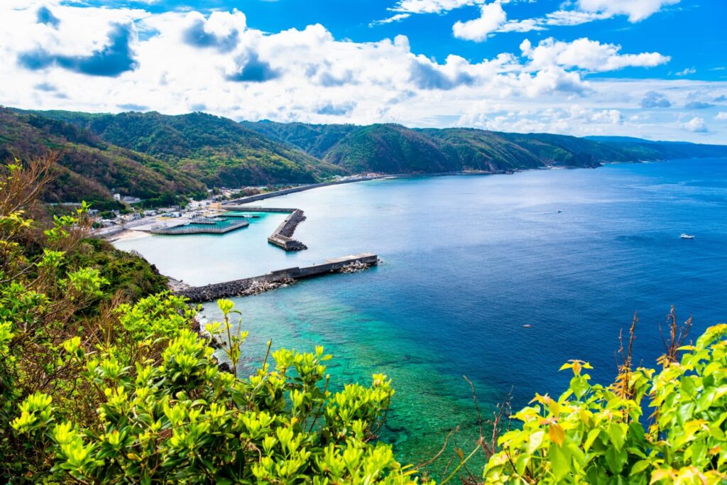 沖縄県の北東部に位置する自然美しい茅打バンタ