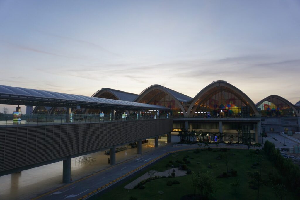 セブ島の玄関口である夕方のセブマクタン国際空港