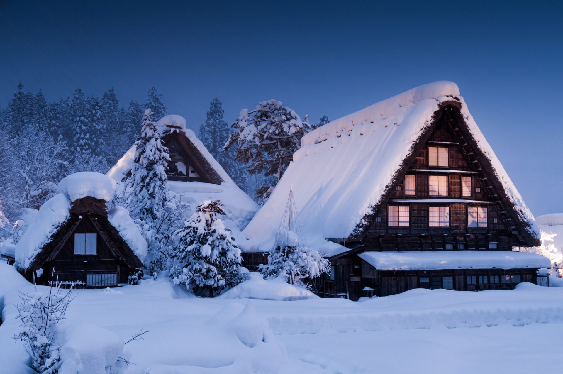 雪が積もる白川郷