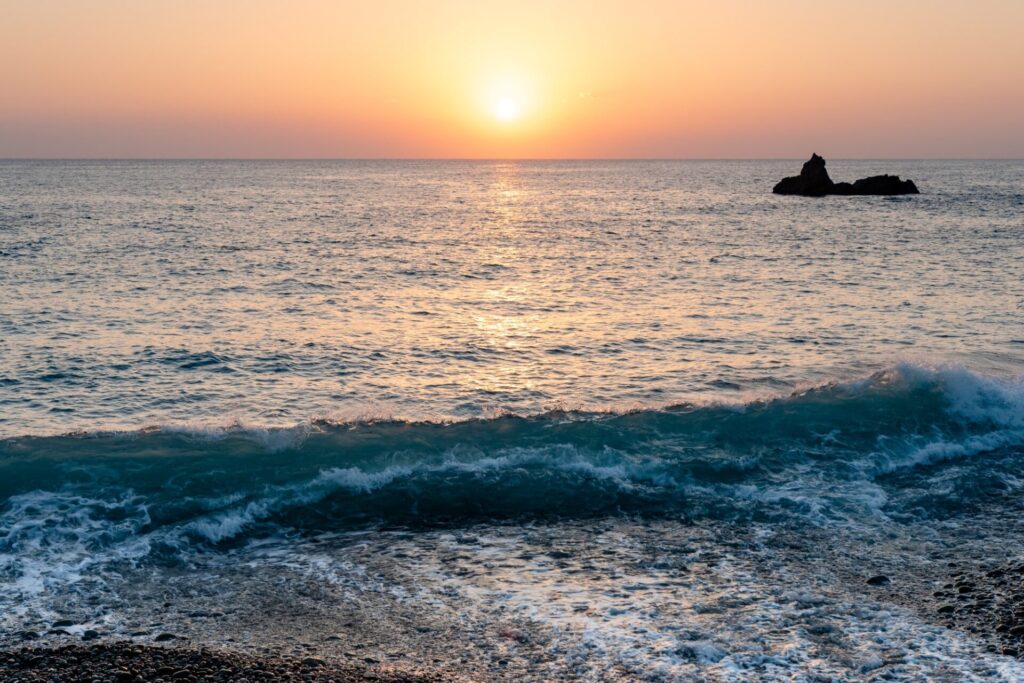 奄美大島の加計呂麻島にあるホノホシ海岸の夕日