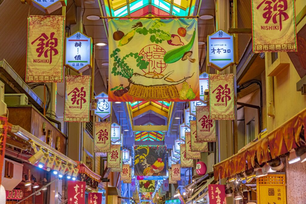 京都旅行でおすすめ食べ歩きが出来る錦市場