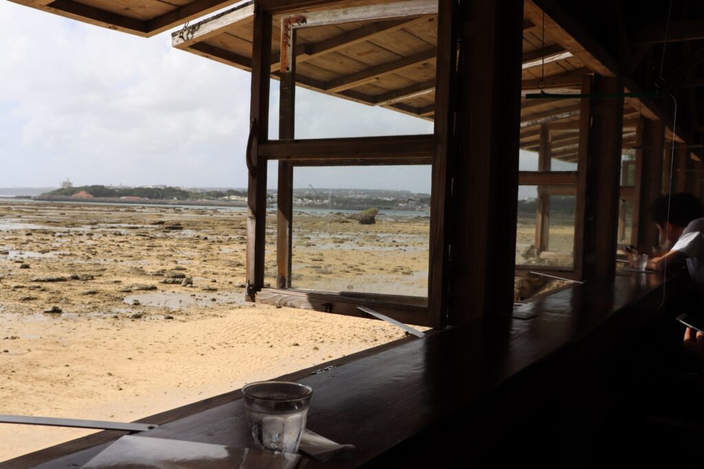 沖縄観光で訪れたい浜辺の茶屋